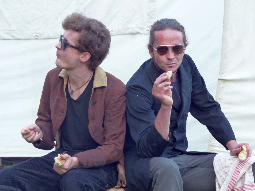 Bilder von dem Stück Robinson und Freitag (2016)